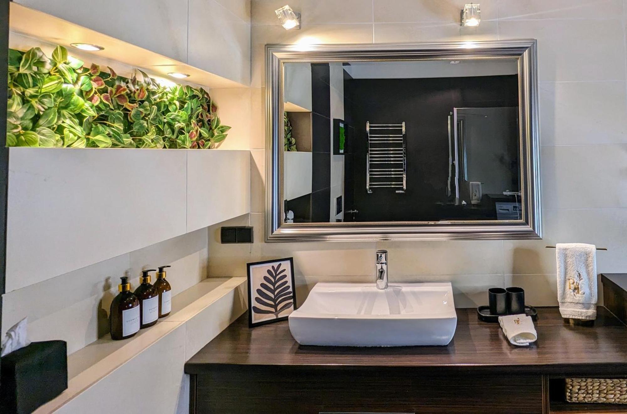 Bella Luna Luxury Suites - Chic Residence In Historic Square Varsó Kültér fotó