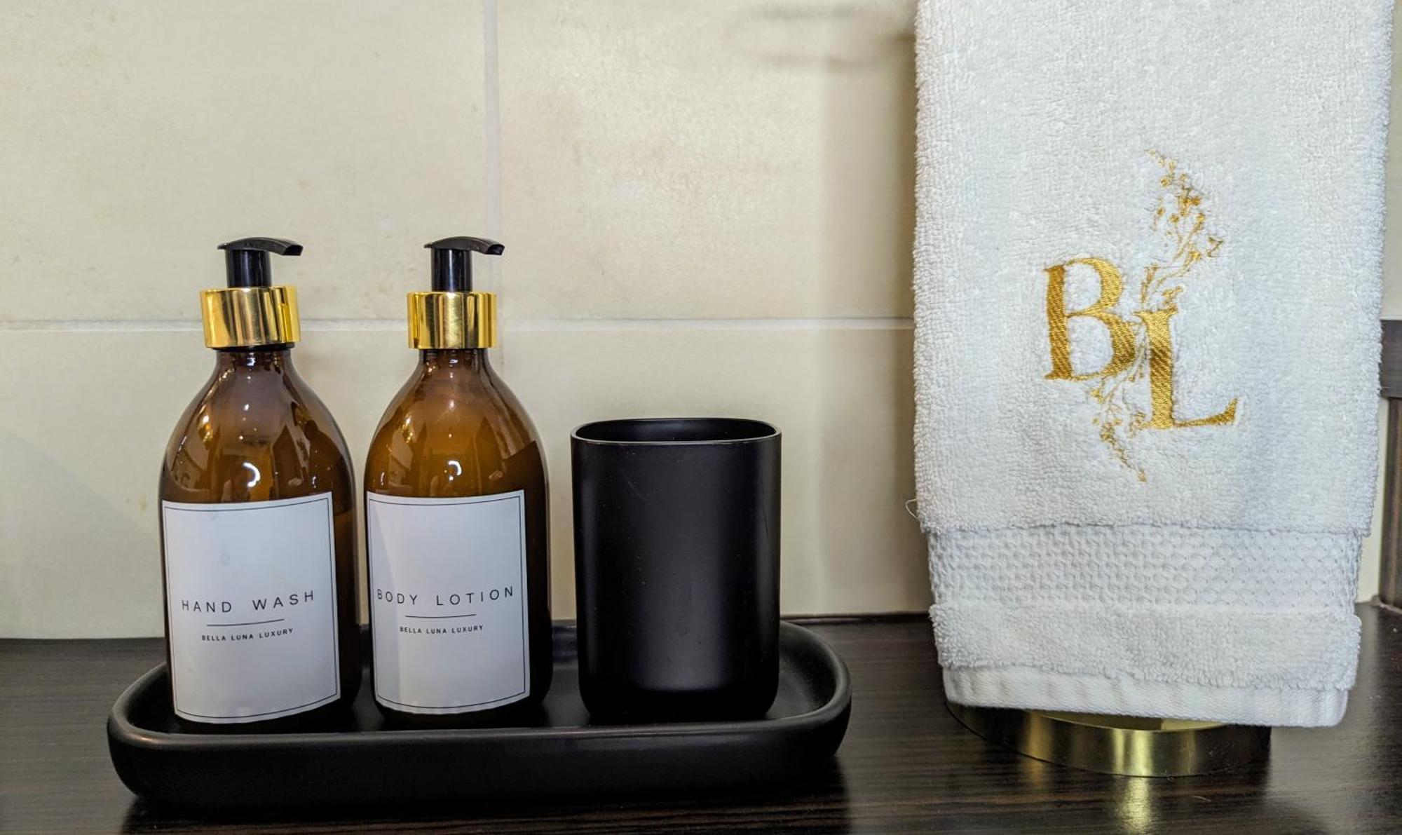 Bella Luna Luxury Suites - Chic Residence In Historic Square Varsó Kültér fotó