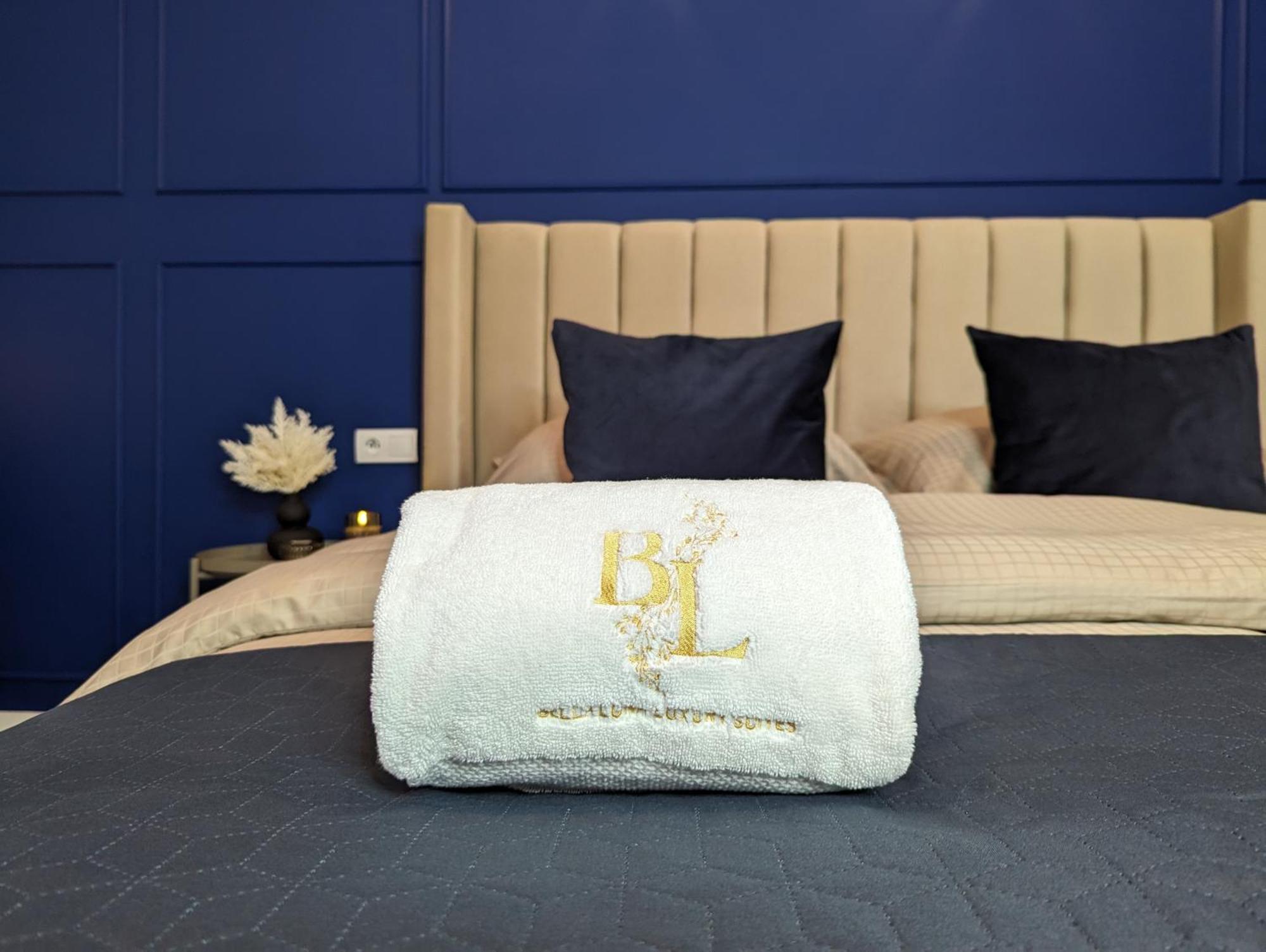 Bella Luna Luxury Suites - Chic Residence In Historic Square Varsó Kültér fotó